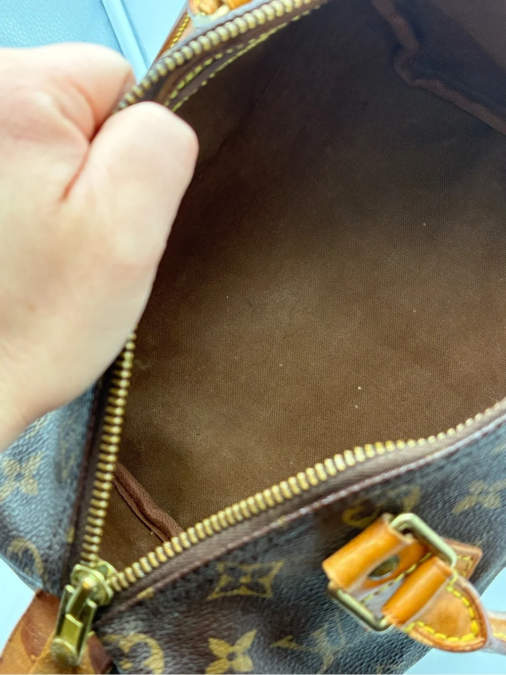 Louis Vuitton monogram speedy 25 bag